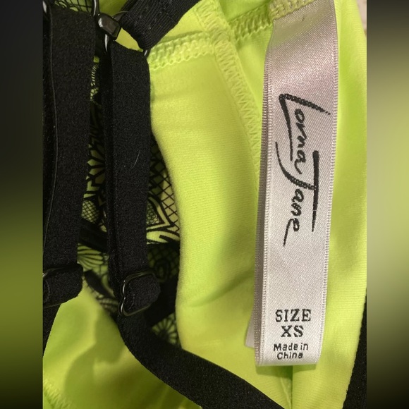 LORNA JANE- Neon Green/Black Paisley Sports Bra Tank XS Athletic Gym CrossFit - Picture 6 of 9
